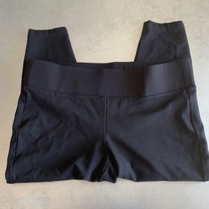 Torrid Pixie Pull On Legging Capri Pant in Black